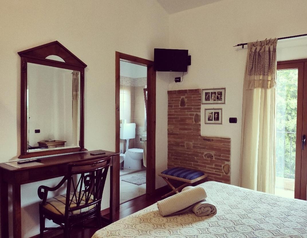 Bed and Breakfast Casale Del Sole Cepagatti Exterior foto