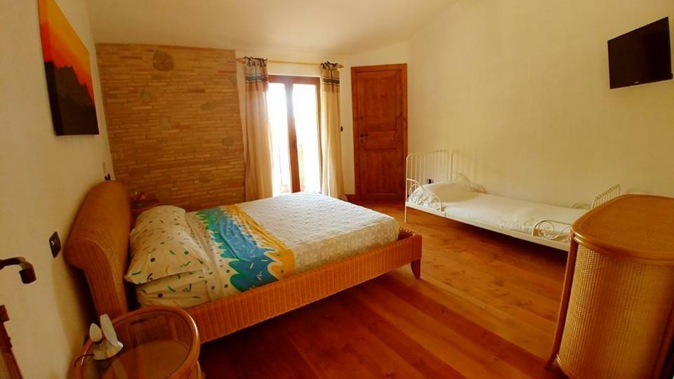 Bed and Breakfast Casale Del Sole Cepagatti Exterior foto